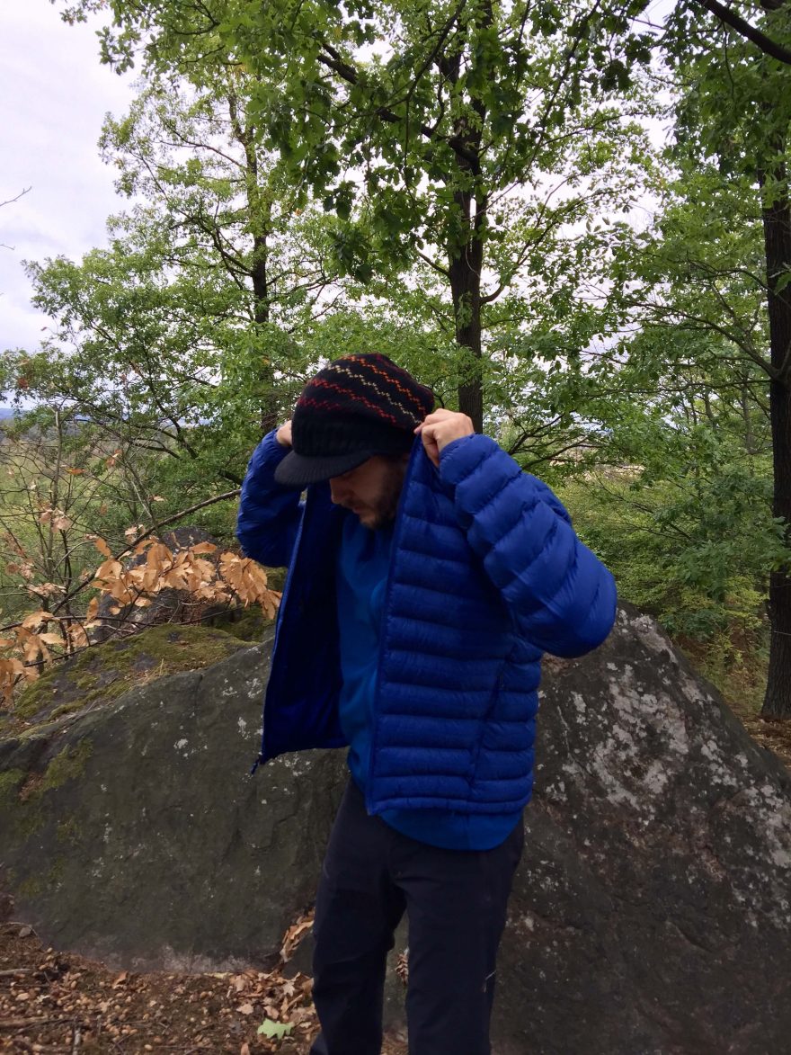 Pohodlné oblékání bundy Marmot Solus.