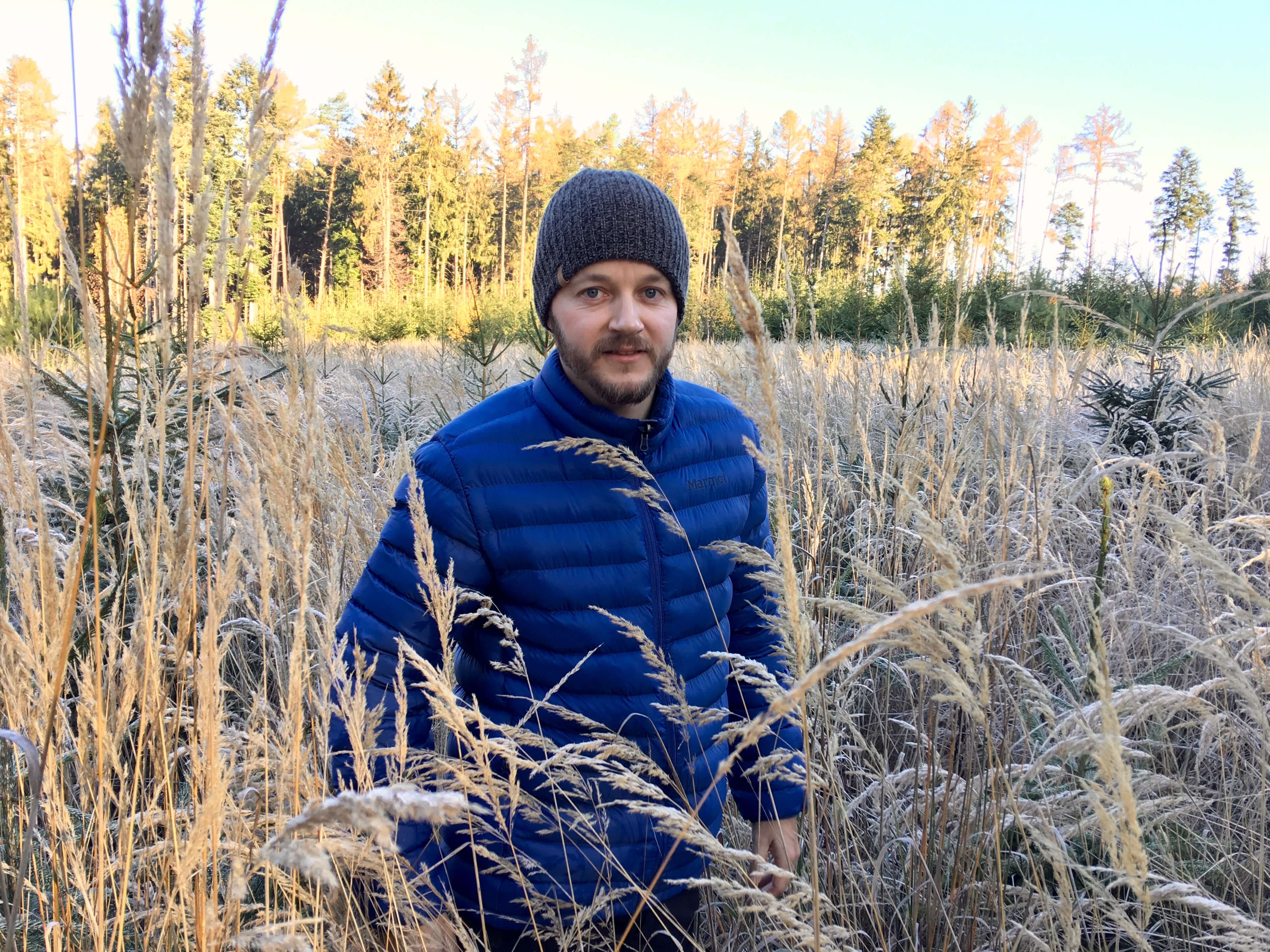 V bundě Marmot Solus se jen tak neschováte.