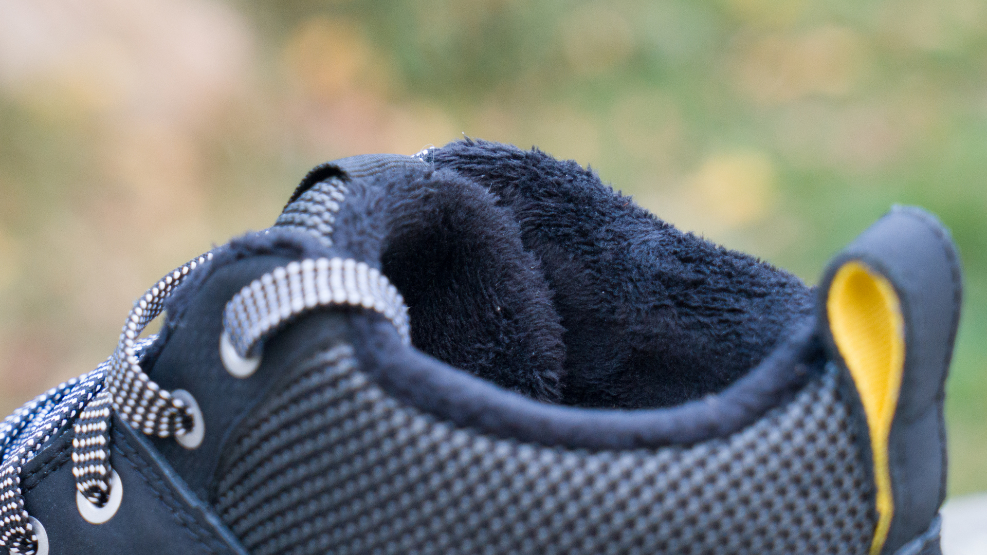 Syntetická kožešina zabraňuje uníku tepla mezi vaší nohou a botou