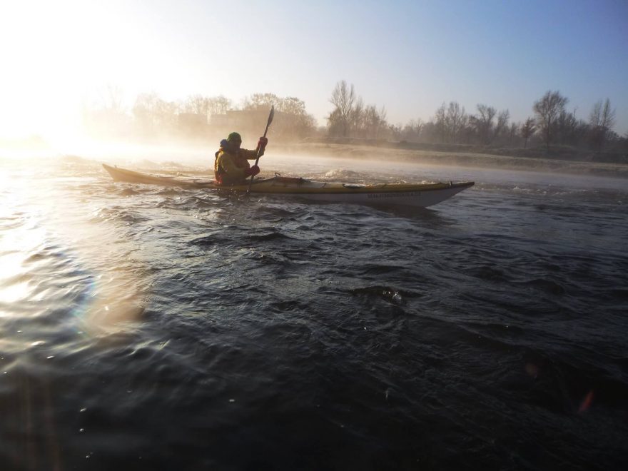 Teplota během jízdy z Prahy do Mělníka byla opravdu několik stupňů pod nulou.