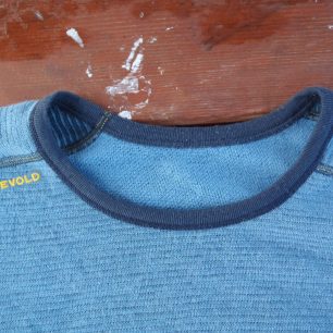 Vzduchové kapsičky trika Devold Tuvegga Sport Air jsou v tomto případě směrem k tělu.