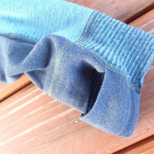 Zakončení rukávů trika Devold Tuvegga Sport Air s oky na palce.