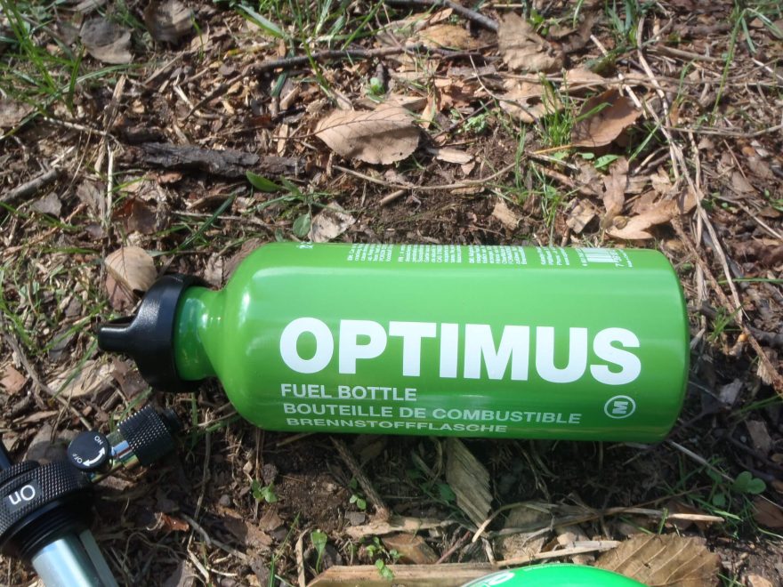 Tlaková lahev na tekutá paliva s bezpečnostním uzávěrem k vařiči OPTIMUS Polaris Optifuel.