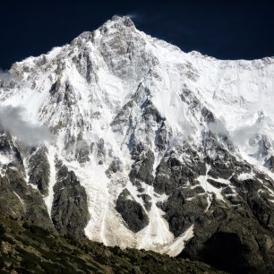 Rupálská stěna Nanga Parbat je s převýšením více než 4500 m nejvyšší skalní stěnou světa.