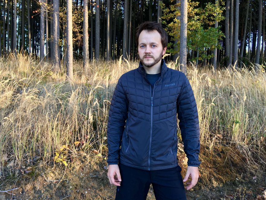 Bunda Marmot Featherless Hybrid se hodí na jakýkoli aktivní pohyb.