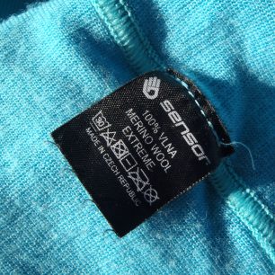 Etiketa ve švu na levém boku - SENSOR Merino Extreme.