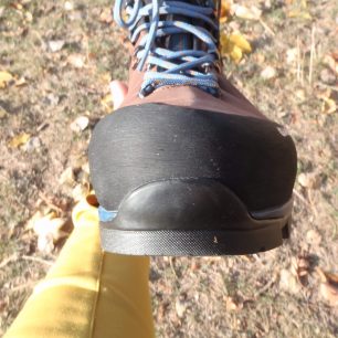 Kvalitně opancéřovaná špička chrání boty před okopáním. Garmont Toubkal GTX.