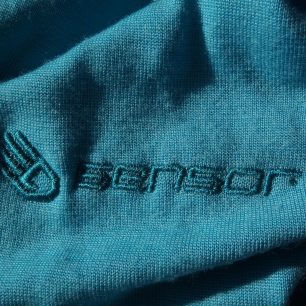 Logo SENSOR na levém rukávu - SENSOR Merino Extreme.