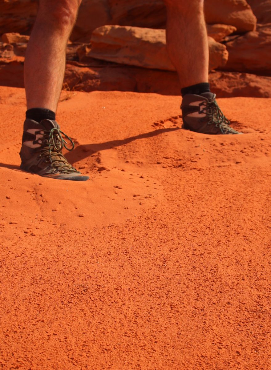 Díky vzorku svých podrážek se boty Prabos SOCOMPA GTX poměrně dobře osvědčily i při chůzi v hlubokém písku jordánských pouští.