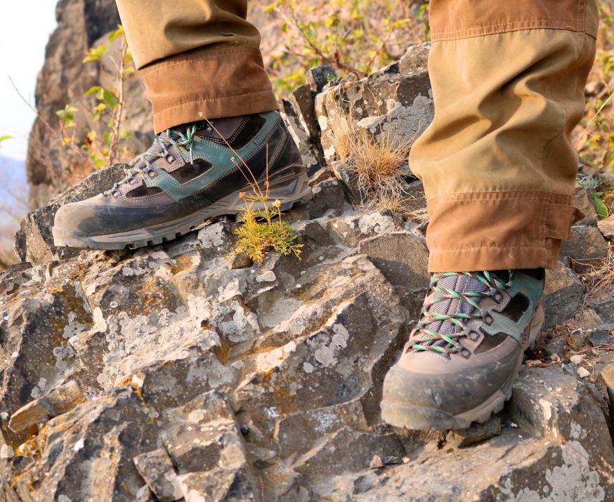 Testování bot Prabos SOCOMPA GTX ve skalním terénu.