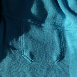 Vniřní kapsička je přístupná po reozepnutí zipu - SENSOR Merino Extreme.