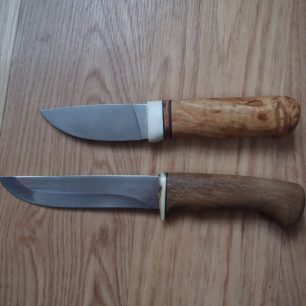 Dva vyrobené nože z odstupem cca 20 let z mojí sbírky.