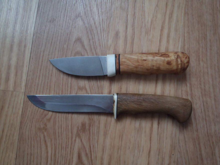 Dva vyrobené nože z odstupem cca 20 let z mojí sbírky.