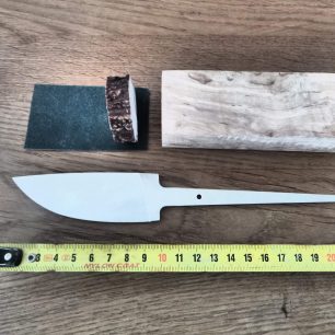 Velikost čepele, parohu a špalíku finské břízy - EnZo Skinner Curly birch kit.