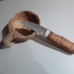 Výsledek krásné práce se stavebnicí EnZo Skinner Curly birch kit.