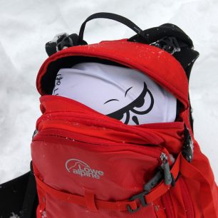 Do kapsy pro brýle Lowe Alpine Descent 35 se vlezou jak lyžařské brýle, tak ledovcové
