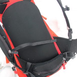 Velmi široký a po obvodu dlouhý bederák Lowe Alpine Descent 35