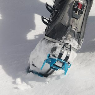 Detail zakopnutí CAMP: Skimo Total Race do sněhu