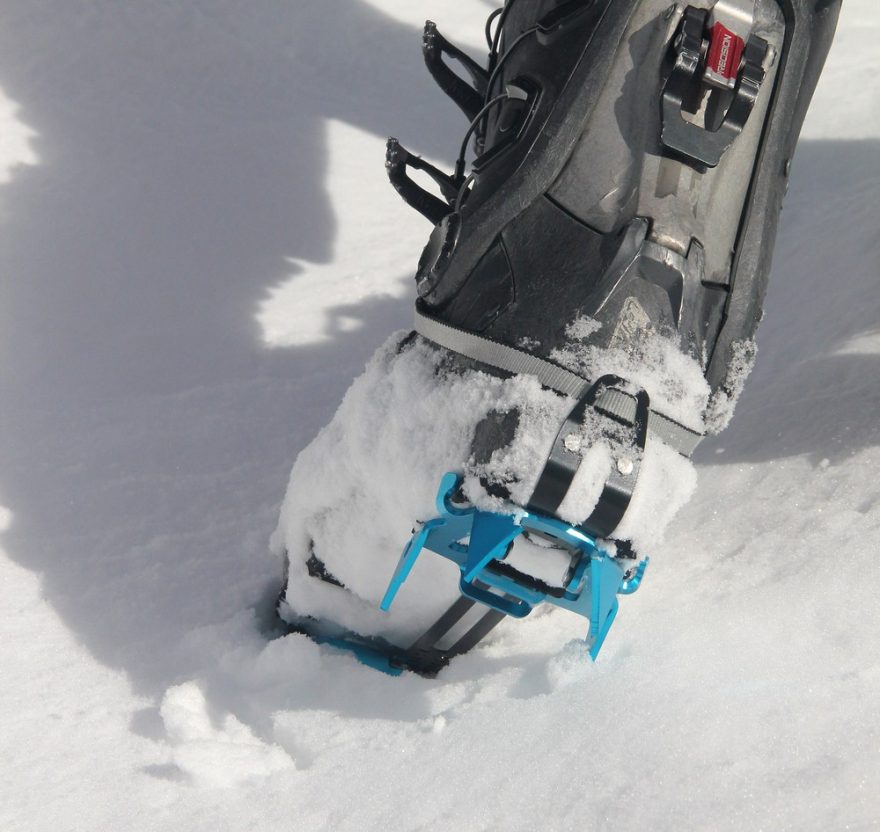 Detail zakopnutí CAMP: Skimo Total Race do sněhu