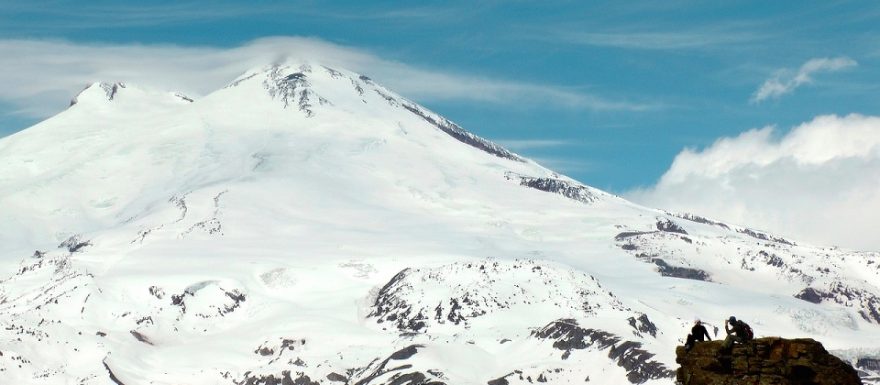 Jak se časy mění: Výstup na dvouhlavý obr Elbrus před 30 lety a dnes