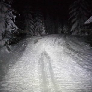 Noční skialpování během výstupu ani sjezdu není s čelovkou Silva Cross Trail 3X problém.