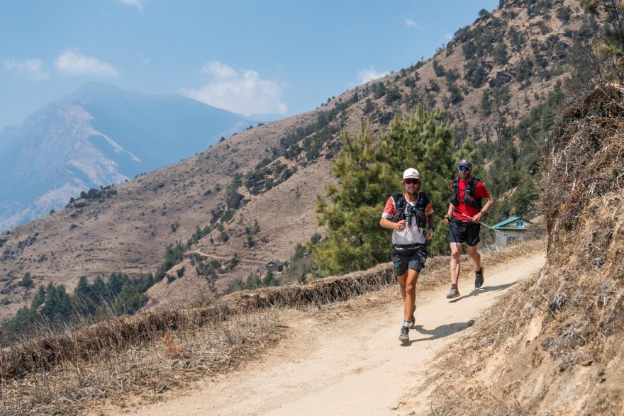 Ryan a Ryno probíhají východem Nepálu. K poslednímu checkpointu jim zbývá pět dní.