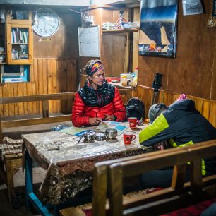 Vyčerpání při rekordně rychlém přeběhu Great Himalaya Trailu.