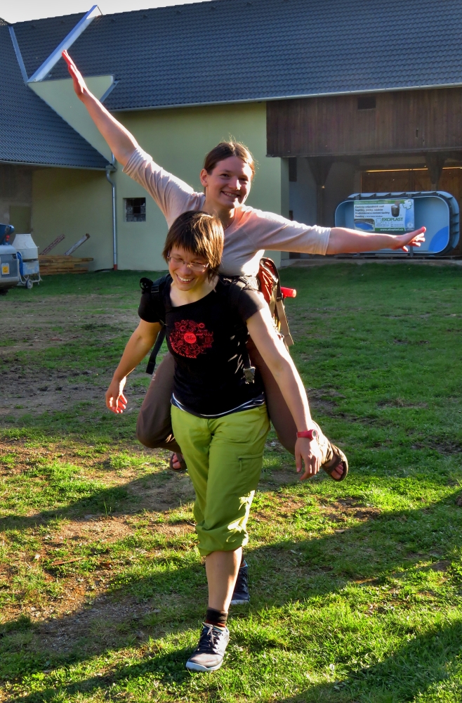 Poměrně pohodlně se dá zraněný transportovat i na delší vzdálenost pomocí batohu.
