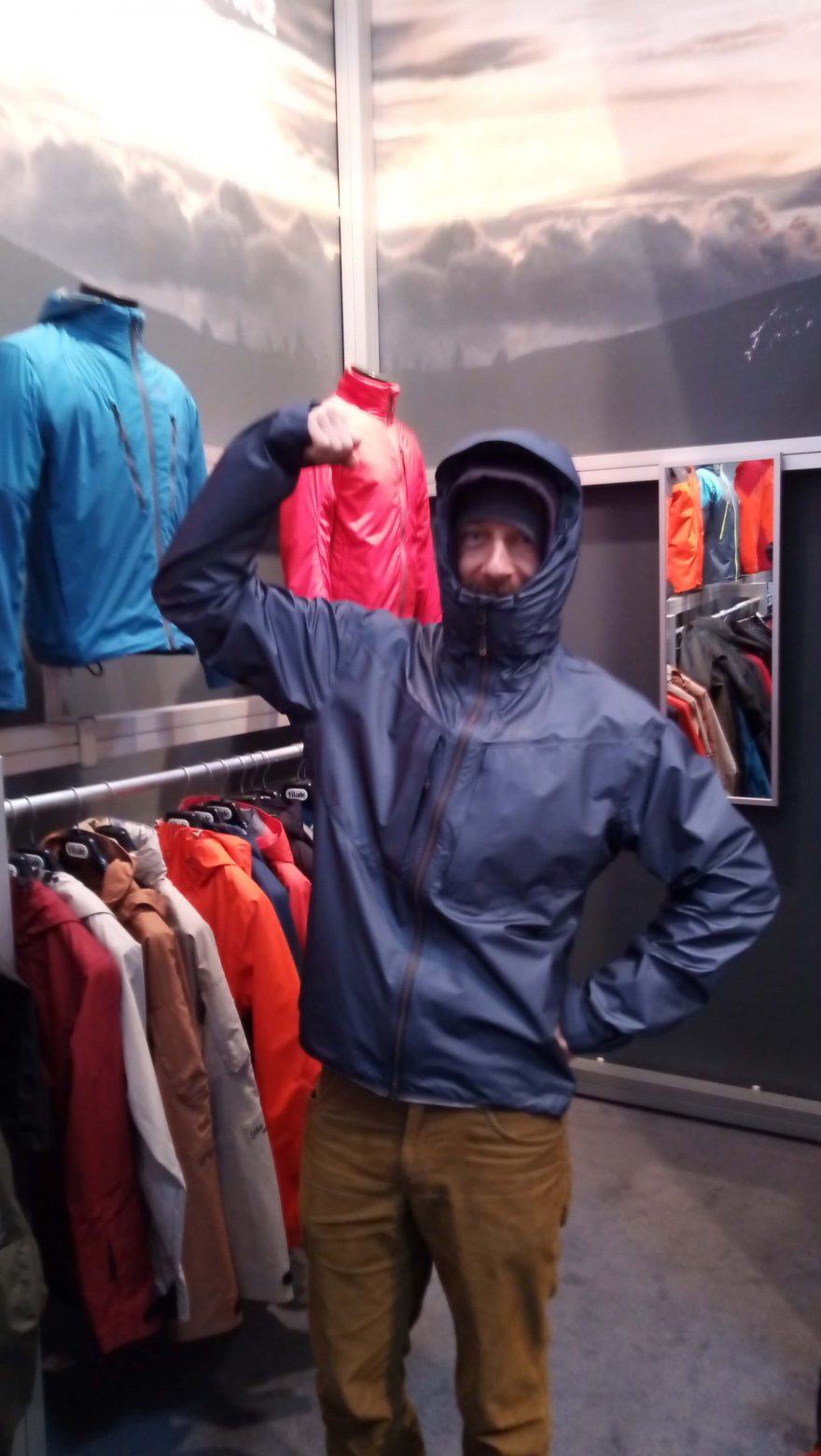 Šefredaktor Světa outdooru Jakub zkouší bundu TILAK Euphoria.