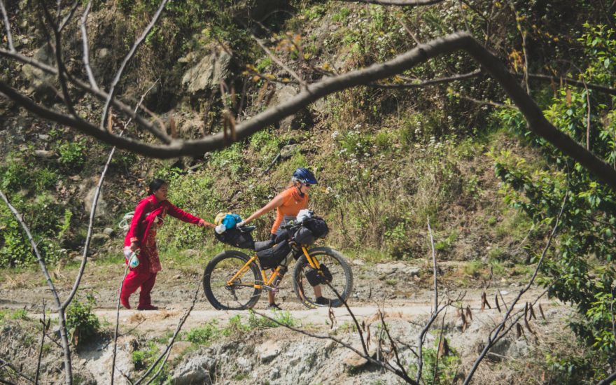 Bikepacking v Nepálu. Foto: Jakub Larysz.