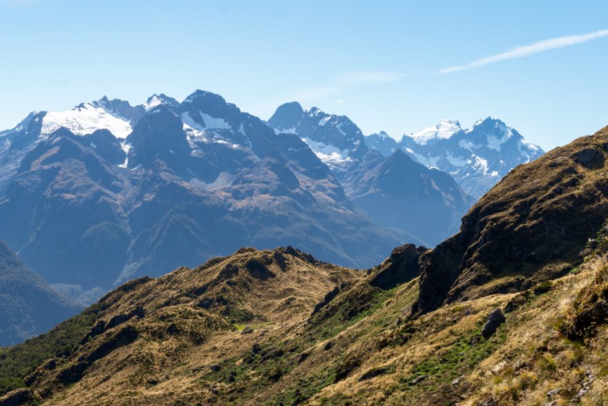 Výhledy na horské štíty Jižních Alp, Routeburn trek, Nový Zéland.
