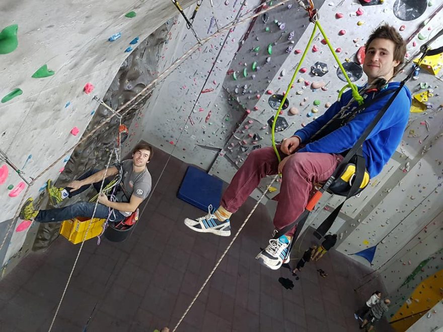 Denis Pail se lezení věnuje od svých jedenácti let a reprezentuje Českou republiku v lezení na obtížnost. 