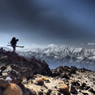 Skialpová expedice do Iránu a výstup a sjezd z místní nejvyšší hory - Dámavand.