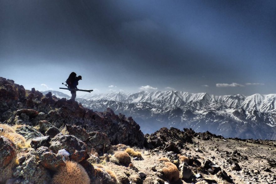Skialpová expedice do Iránu a výstup a sjezd z místní nejvyšší hory - Dámavand.