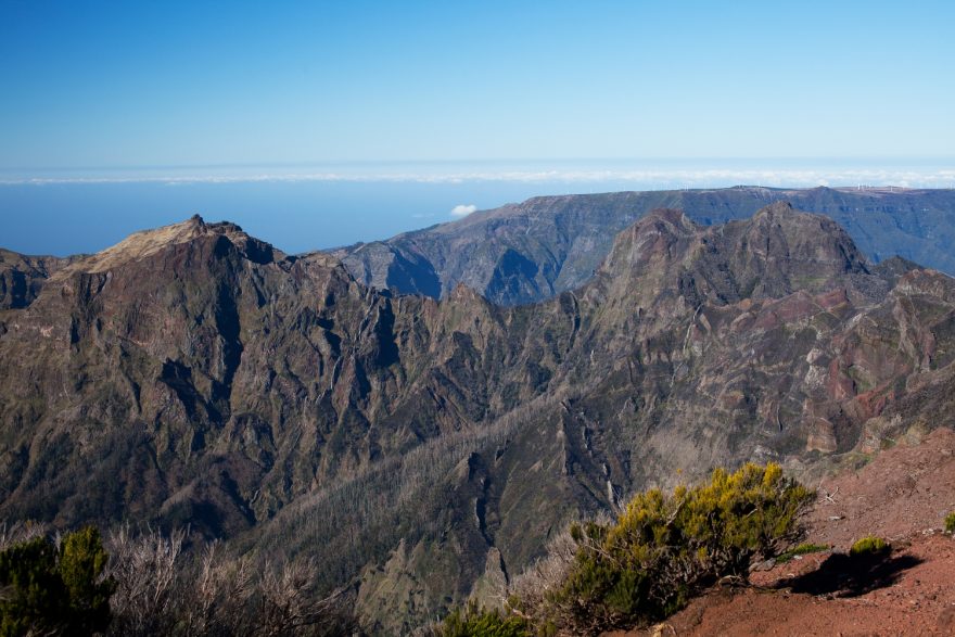 Vrcholové výhledy z Pico Ruivo, Madeira.