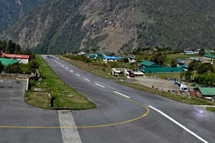 Letiště v Lukle má pověst jednoho z nejnebezpečnějších letišť světa.