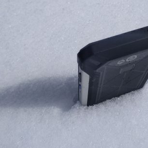 Horní část Evolveo Strongphone G6 s krytem sluchátek, foťákem, LEDkou a snímačem otisku prstu