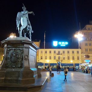 Noční centrum Zagrebu telefonem Evolveo G6