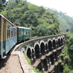 Železnice mezi Shimlou a Kalkou je zapsaná v UNESCO.