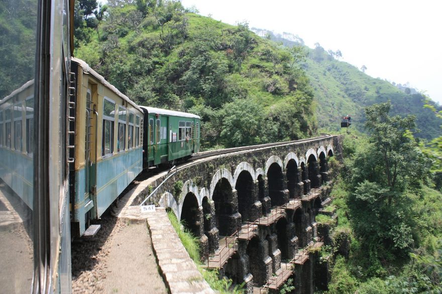 Železnice mezi Shimlou a Kalkou je zapsaná v UNESCO.