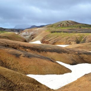 Laugavegur - trek přes islandské Duhové hory, kolem sopek a ledovců.