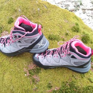 V půlce stahování tkaniček je brzda, tento dvouúrovňový systém ušetří spoustu času - MONTURA YARU TEKNO GTX.