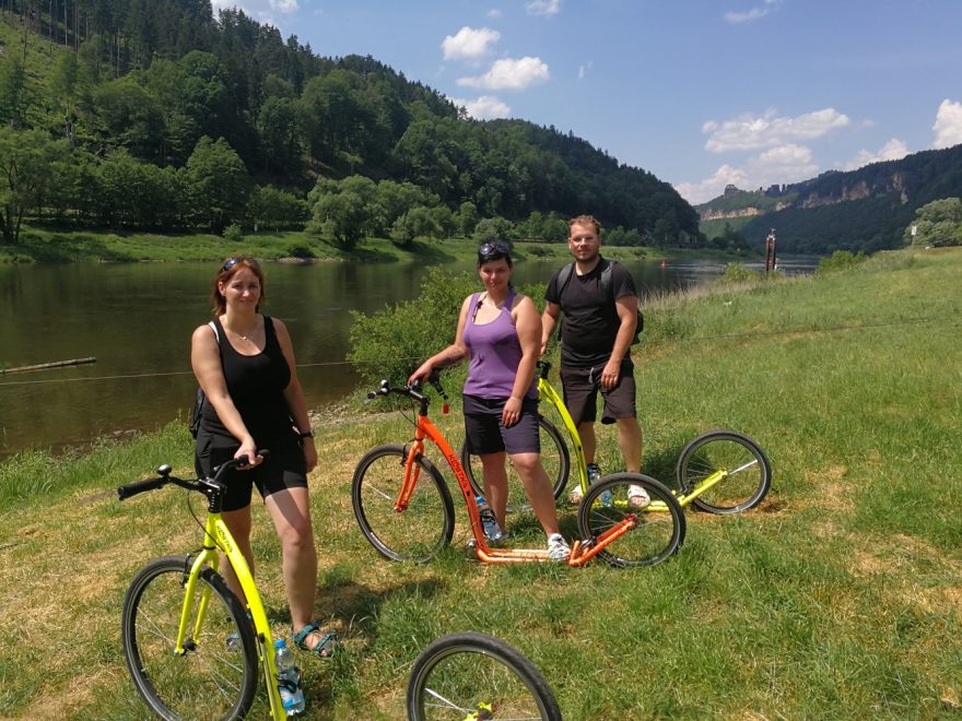 Na koloběžkách Labským kaňonem.