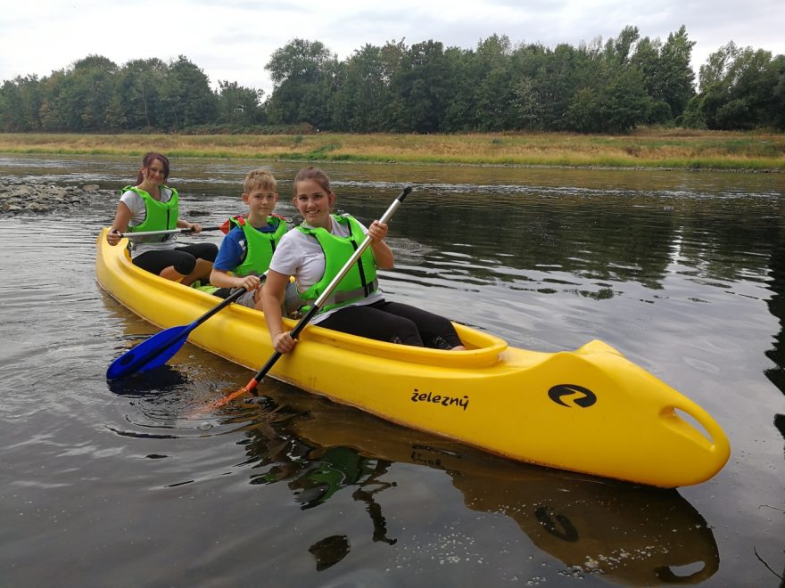 Splouvání po Labi skrz Labský kaňon.