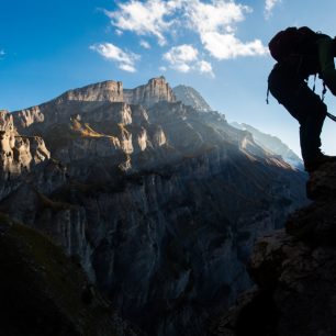 Daubenhorn Klettersteig (D) je s dvěma kilometry lezení nejdelší zajištěnou cestou Švýcarska 