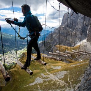 Daubenhorn Klettersteig (D) je s dvěma kilometry lezení nejdelší zajištěnou cestou Švýcarska 