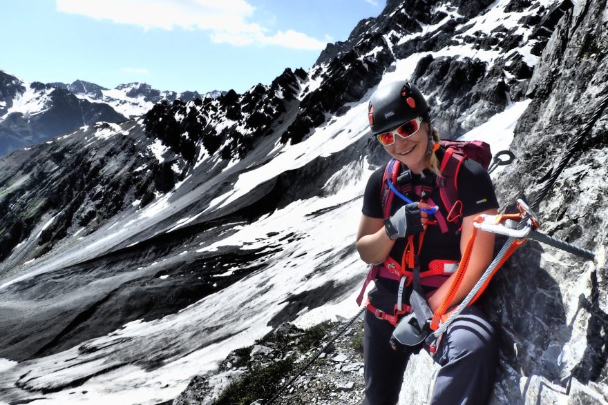 Čistě „přírodní“ ferata bez umělých stupů prověří vaše paže a kuráž. Tento skvost můžete ještě dozdobit výstupem na samotný vrchol Ortleru (3905 m).