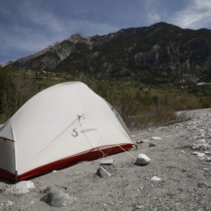 Ultralehký stan Waterfall Double UL s hmotností pouhých 1,45 kg se skvěle hodí pro delší treky.