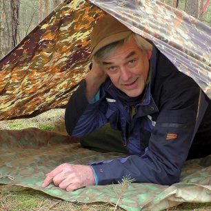 Spaní pod celtou je klasickou trampskou záležitostí. Klasická celta ale nevyniká příliš nízkou hmotností.