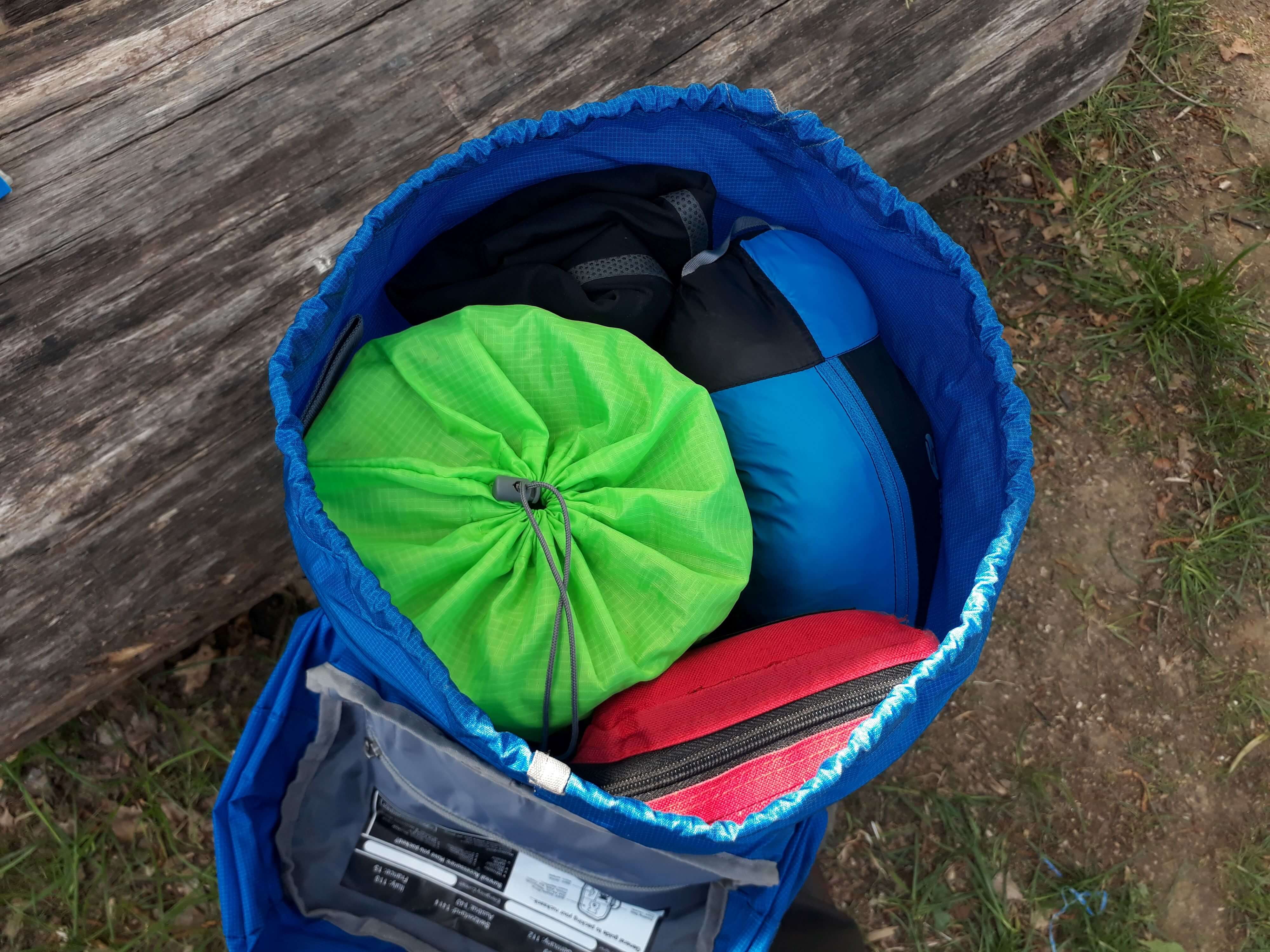 Dostatečně velký hlavní vstup do batohu HIGHLANDER Vorlich 40 L.